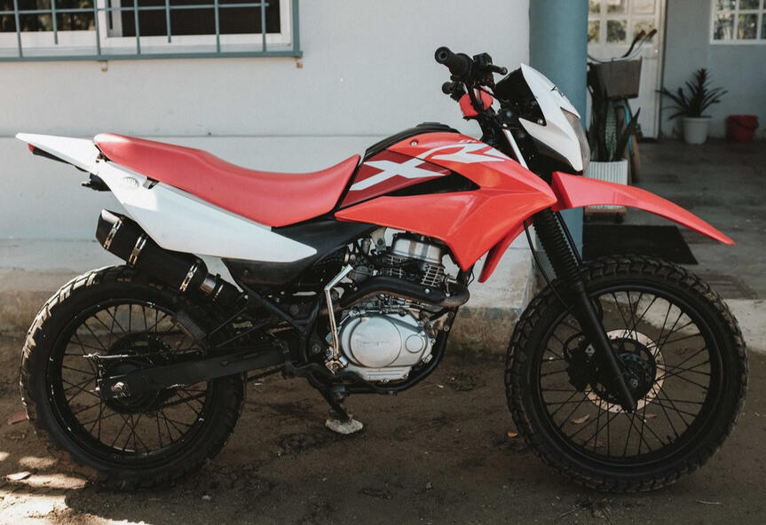 Red Honda XR 150